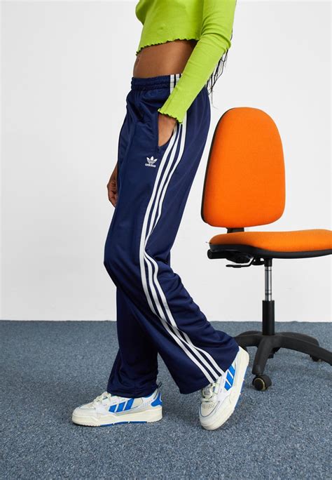 adidas hose dunkelblau herren|adidas Originals – Jogginghose in Dunkelblau .